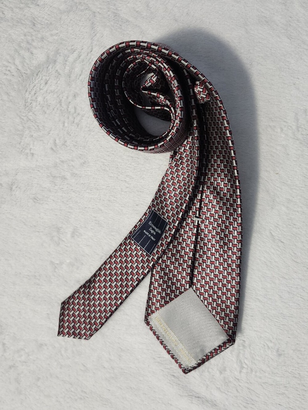 ERMENEGILDO ZEGNA Made in Italy 100%‎ Silk Tie Red Silver 60"x 3.25" Approx